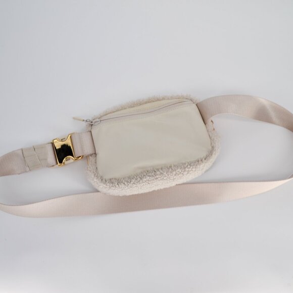 Lululemon Everywhere Belt Bag 1L Fleece Fanny Pack Adjustable Strap in White - Picture 4 of 7